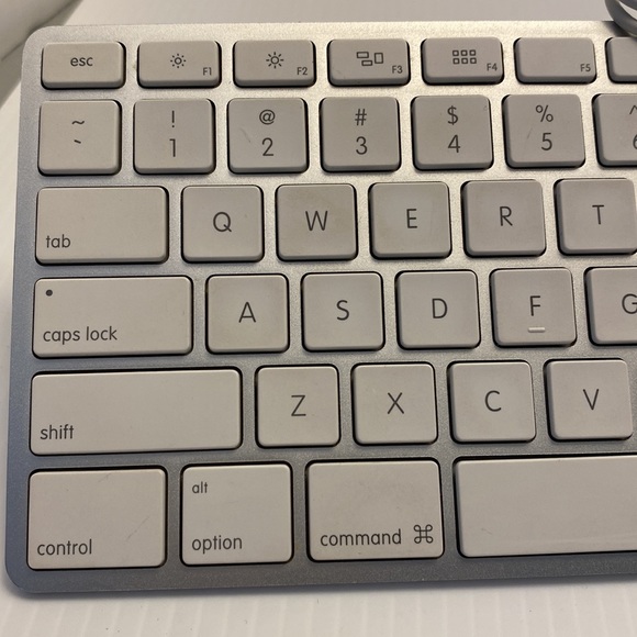 APPLE A1243 Aluminium USB Wired Keyboard with Numeric Keypad - Picture 2 of 8